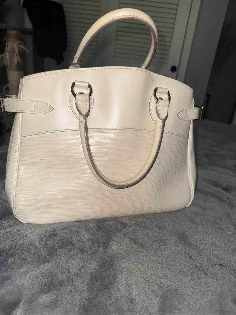 Louis Vuitton Pont-Neuf PM White Epi Leather Satchel Handbag Made in France.